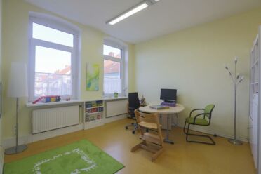 Ein Therapieraum mit Spielmöglichkeiten