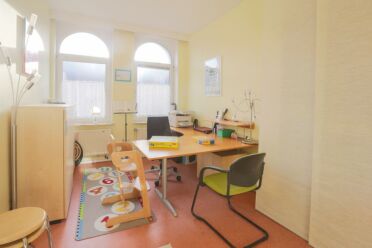 Ein Therapieraum mit Spielmöglichkeiten