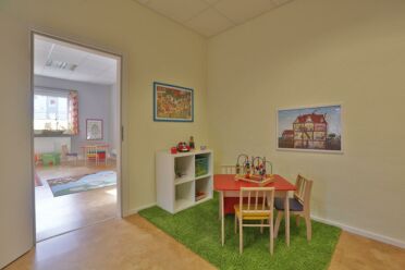 Ein Wartezimmer mit Spielzeug