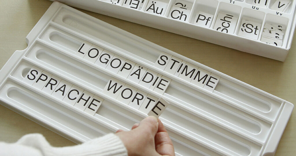 logopädie hannover Praxis_Heike_Teamslider-logopaedie-dialog-stimme-worte-sprache